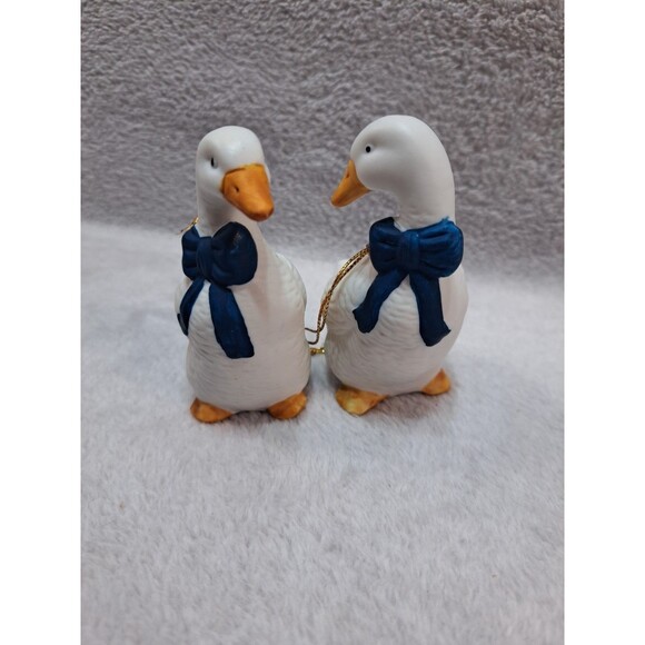 Vintage Geese Pair Porcelain Ornament Christmas Tree Blue Bows 80s Countrycore - Picture 1 of 7